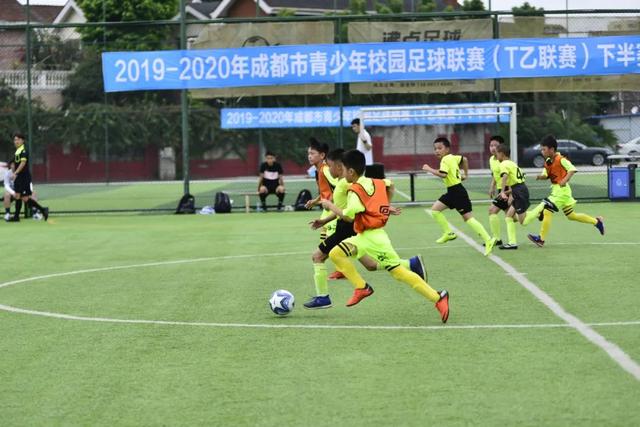 齐达内观战法甲赛事，为国足备战首期集训做准备